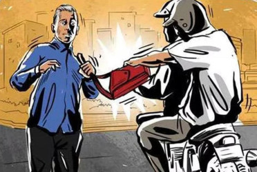 লক্ষ্মীপুরে ব্যবসায়ীর মুখ বেঁধে ৩০ ভরি স্বর্ণ ছিনতাইয়ের অভিযোগ