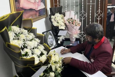 খালেদা জিয়ার মৃত্যুতে শোক বইয়ে স্বাক্ষর শাবিপ্রবি উপাচার্যের