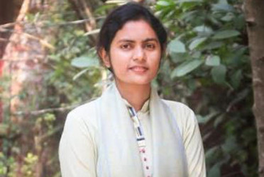 মনোনয়নপত্র বৈধ ঘোষণার দাবিতে রিটার্নিং কর্মকর্তার কাছে মনিষার আবেদন
