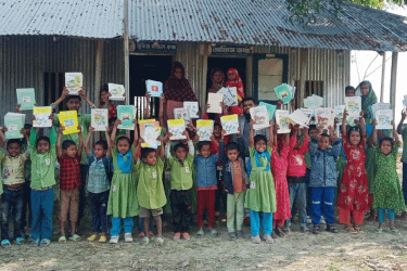 রাঙ্গাবালীতে বসুন্ধরা শুভসংঘ স্কুলে বই বিতরণ