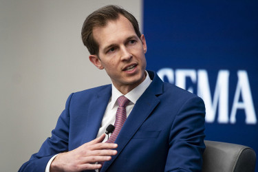 ভেনেজুয়েলায় তেলের জন্যই এ রক্তপাত: মার্কিন কংগ্রেসম্যান