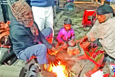 তীব্র শীতে কাঁপছে দেশ, জনজীবন বিপর্যস্ত