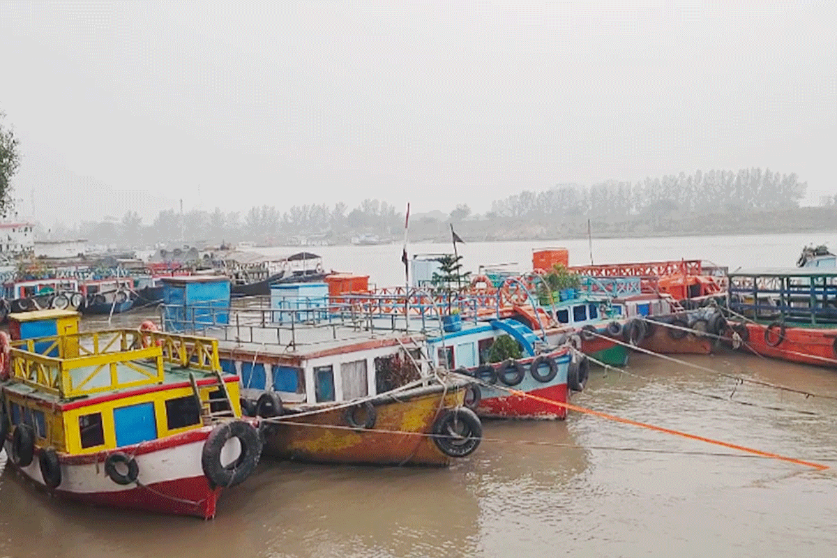 সুন্দরবনে পর্যটনবাহী নৌযান চলাচল বন্ধ, ফিরে যাচ্ছেন পর্যটকরা