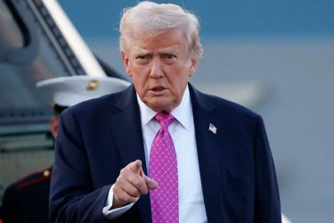 ভেনেজুয়েলার পর আরও দুই দেশের সরকার পতনের হুঁশিয়ারি দিলেন ট্রাম্প