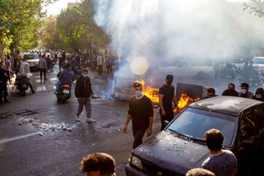 ইরানে জীবনযাত্রার ব্যয়বৃদ্ধির প্রতিবাদে বিক্ষোভ, নিহত বেড়ে ১৭