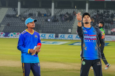 চট্টগ্রামের বিপক্ষে টস জিতে ফিল্ডিংয়ে রংপুর