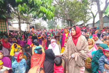 ধানের শীষের বিজয়ের লক্ষ্যে মাজেদ বাবুর সমর্থনে উঠান বৈঠক