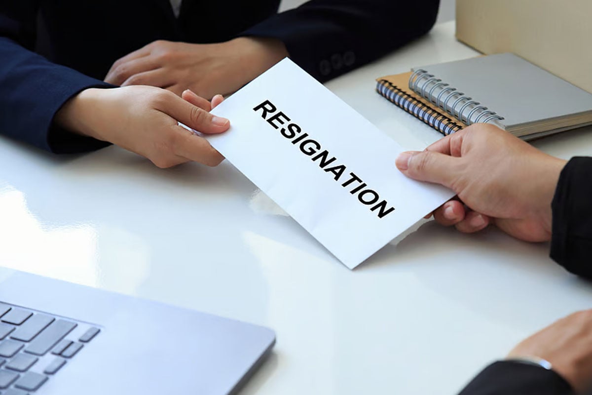 মায়ের অসুস্থতায় ছুটি না পেয়ে চাকরি ছাড়লেন ব্যাংককর্মী