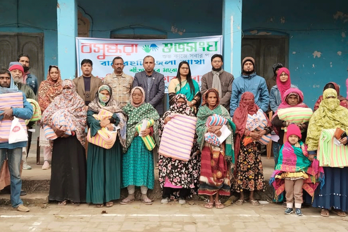 বসুন্ধরা শুভসংঘের উদ্যোগে বাগেরহাটে শীতার্তদের মাঝে শীতবস্ত্র বিতরণ