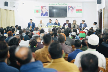 ঢাকা-১৭ আসনের নেতৃবৃন্দের সঙ্গে তারেক রহমানের মতবিনিময়