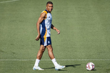 সুপার কাপেও এমবাপেকে পাচ্ছে না রিয়াল