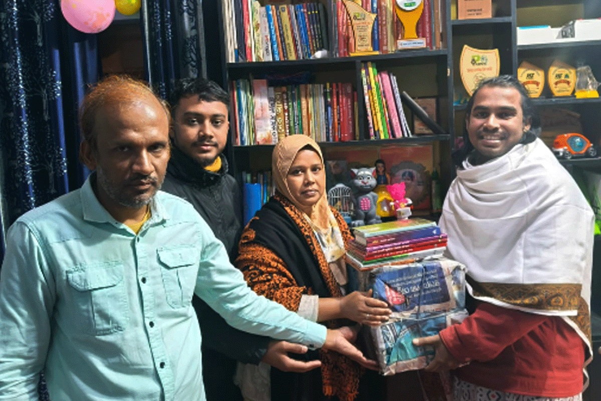 লালমনিরহাটে সারপুকুর যুব ফোরাম পাঠাগারে বসুন্ধরা শুভসংঘের বই উপহার