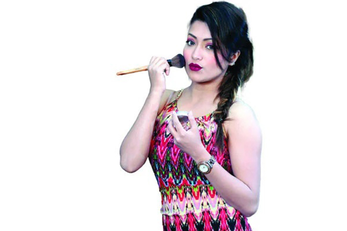 আপনার প্রিয় মেকআপ কত দিন নিরাপদ?