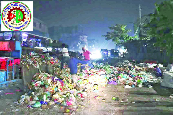 মহাসড়কে ময়লার ভাগাড়!