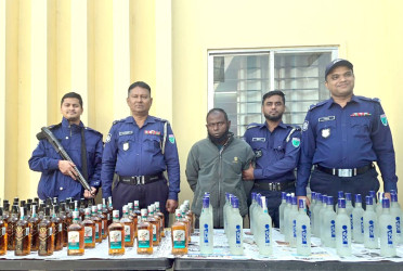 ১০৬ বোতল ভারতীয় মদসহ কারবারি গ্রেফতার