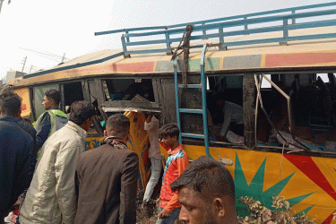 সরাইলে বাস খাদে পড়ে ১৫ জন আহত