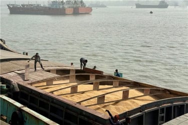 ৮ বছর পর যুক্তরাষ্ট্র থেকে ভুট্টা এলো চট্টগ্রাম বন্দরে