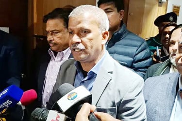 ভারতে বিশ্বকাপ না খেলার সিদ্ধান্তে বাংলাদেশ অনড়: আসিফ নজরুল