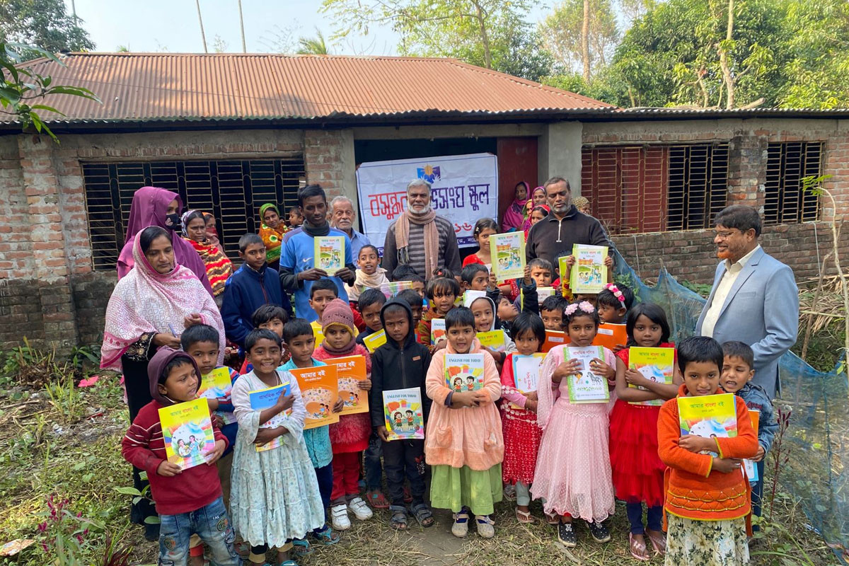 নাটোরের লালপুরে বসুন্ধরা শুভসংঘ স্কুলের শিক্ষার্থীরা পেল নতুন বই
