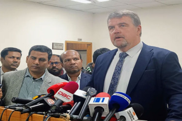 নির্বাচনের মাধ্যমে গঠিত সংসদ বাংলাদেশের ভবিষ্যৎ নির্ধারণ করবে : ইইউ পর্যবেক্ষণ প্রধান