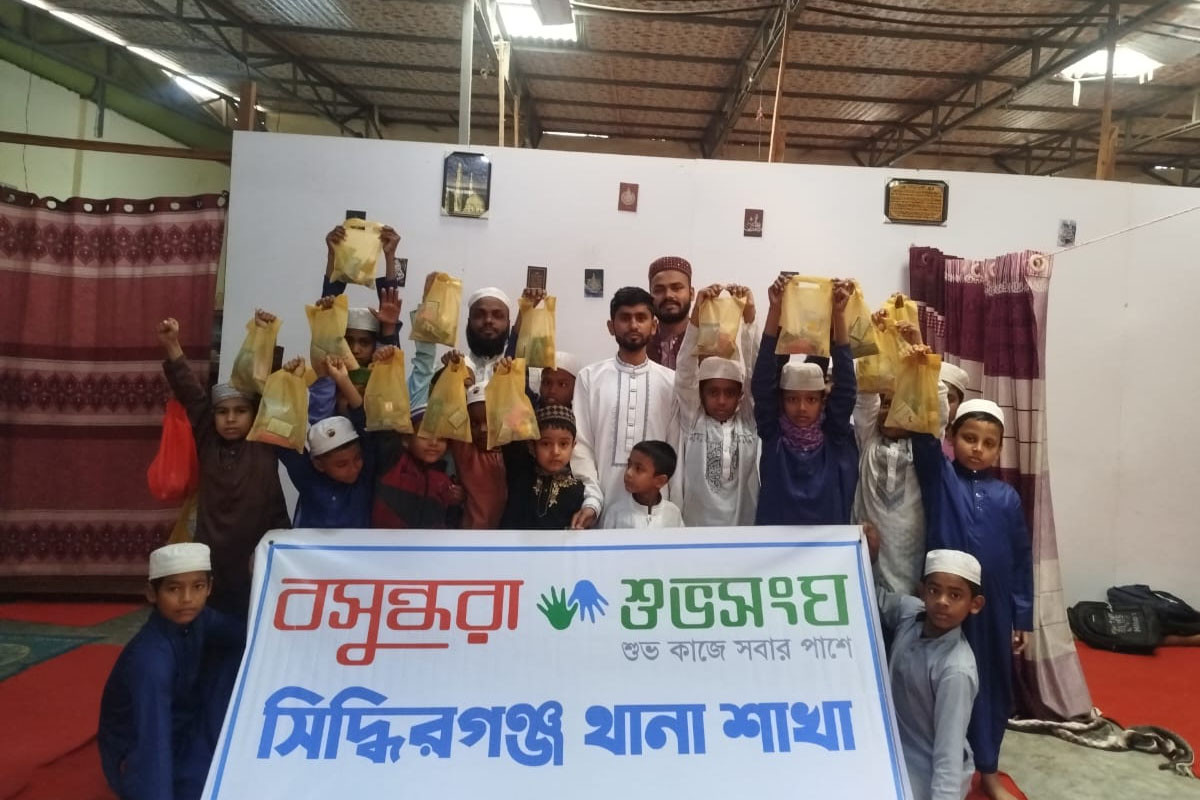 বসুন্ধরা শুভসংঘের উদ্যোগে সিদ্ধিরগঞ্জে শিশুদের মাঝে শীতের সুরক্ষা সামগ্রী বিতরণ