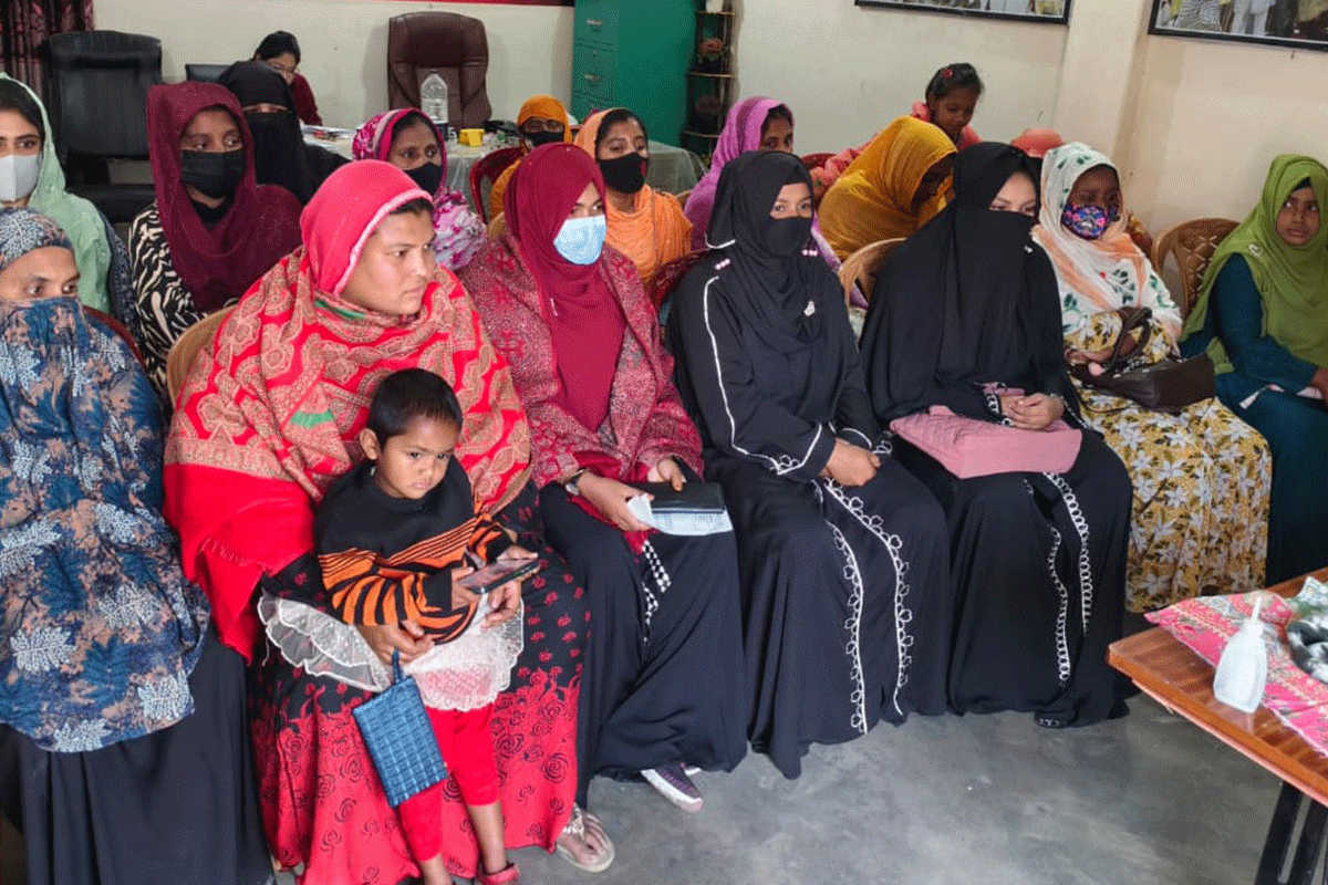 সিরাজগঞ্জে অসচ্ছল নারীদের পাশে বসুন্ধরা শুভসংঘ