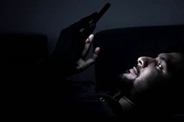 অতিরিক্ত রাত জাগার ফলে যেসব ক্ষতি হতে পারে