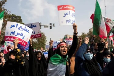 ১১ দিনে বদলে গেল ইরানের রাজপথের ভাষা