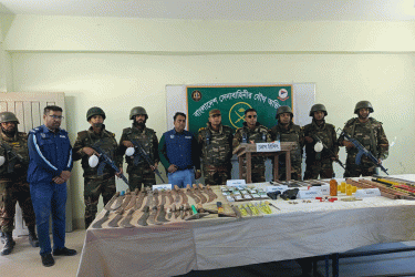 নারায়ণগঞ্জে যৌথবাহিনীর অভিযানে অস্ত্রসহ আটক ৫