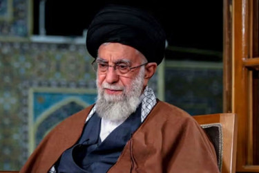 রাস্তায় জনতা, চাপের মুখে খামেনির শাসন