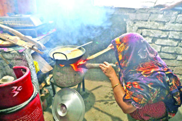 গ্যাসসংকট কাটছেই না রাজধানীতে