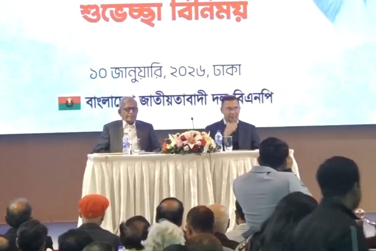 সাংবাদিকদের সঙ্গে তারেক রহমানের শুভেচ্ছা বিনিময়