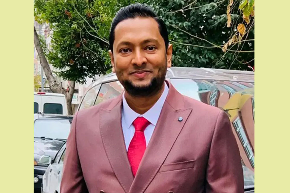 বিড়িতে সুখ টানের মধ্যেও দাঁড়িপাল্লায় ভোট চাইতে বলা প্রার্থীকে শোকজ