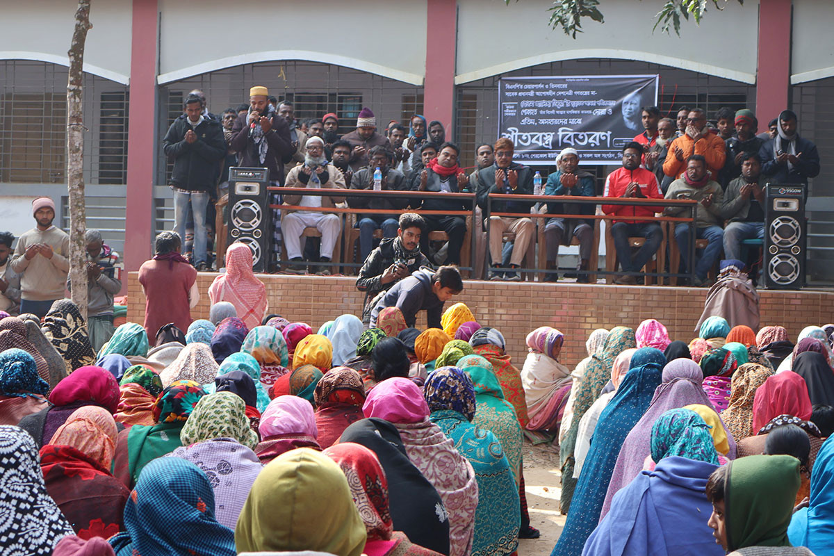 সিংড়ায় খালেদা জিয়ার রুহের মাগফিরাত কামনায় দোয়া মাহফিল