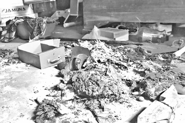 কিস্তির টাকা চাওয়ায় বাড়িতে হামলা, লুট