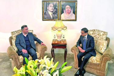 তারেক রহমানের সঙ্গে সৌজন্য সাক্ষাৎ