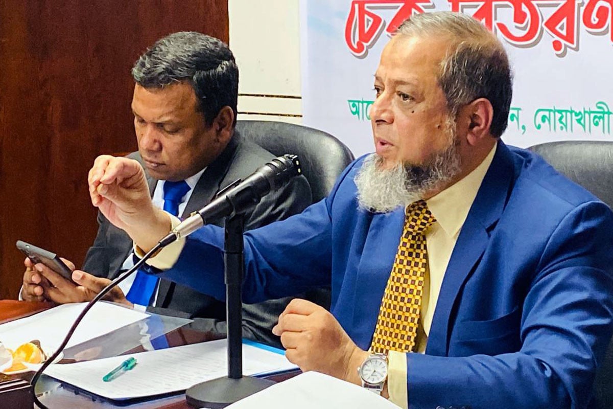 মোটরসাইকেল কিনলে দুটি হেলমেট ফ্রি দেওয়া বাধ্যতামূলক হচ্ছে: বিআরটিএ চেয়ারম্যান