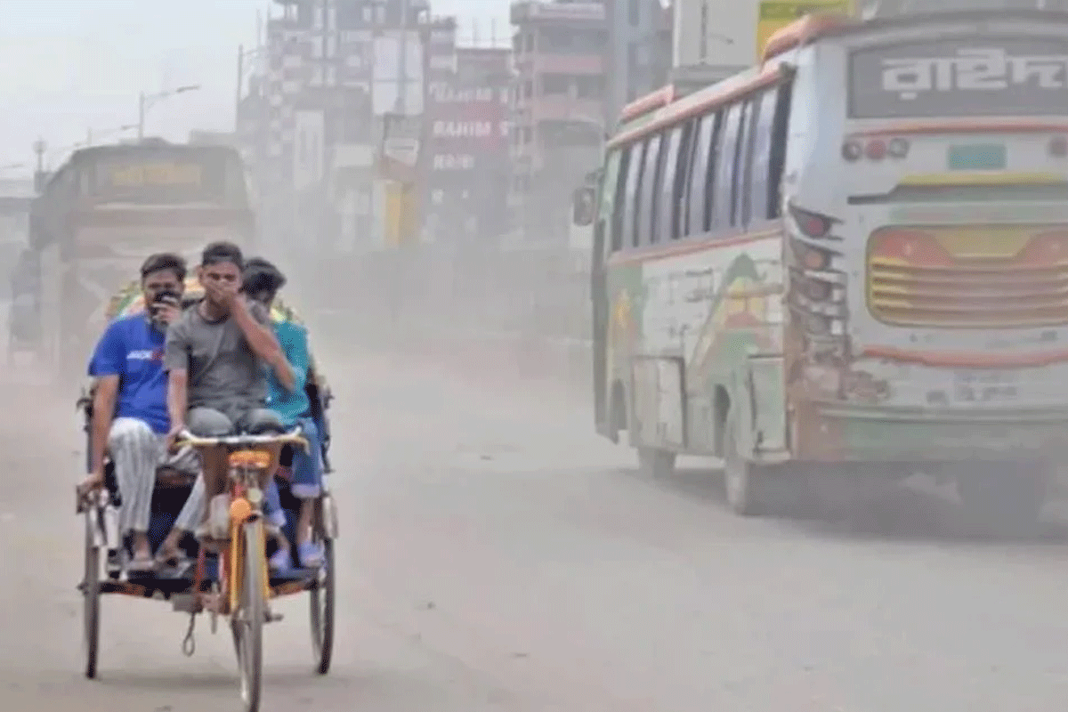 আজ বায়ুদূষণে বিশ্বে শীর্ষে ঢাকা, বাতাস ‘খুবই অস্বাস্থ্যকর’