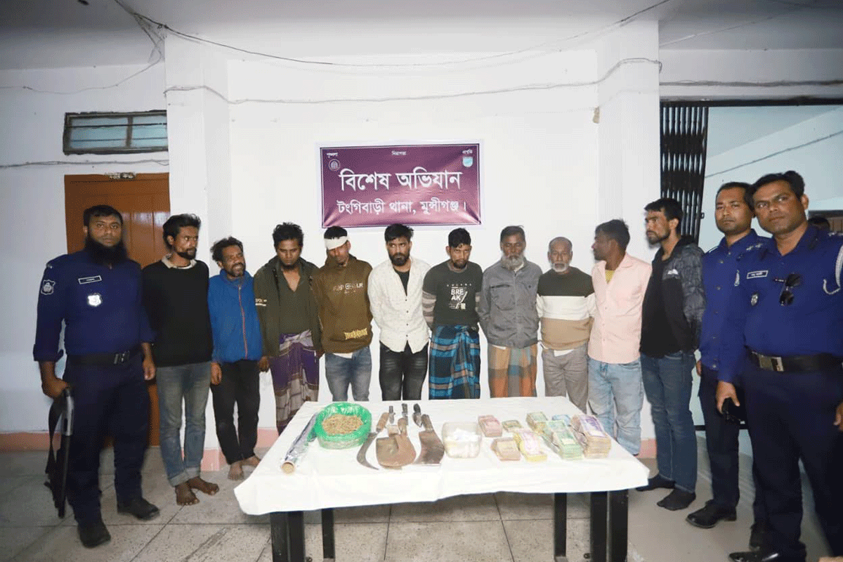 মুন্সীগঞ্জে মাদক ও দেশীয় অস্ত্রসহ আটক ১০
