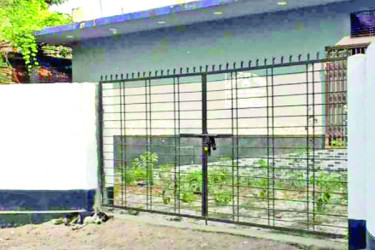 দুই বছর বন্ধ কোটি টাকার মার্কেট