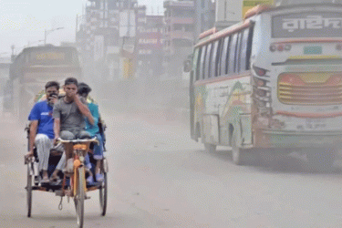 আজ বায়ুদূষণে বিশ্বে শীর্ষে ঢাকা, বাতাস ‘খুবই অস্বাস্থ্যকর’