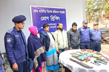 নারায়ণগঞ্জে যৌথবাহিনীর অভিযানে গ্রেপ্তার ৪