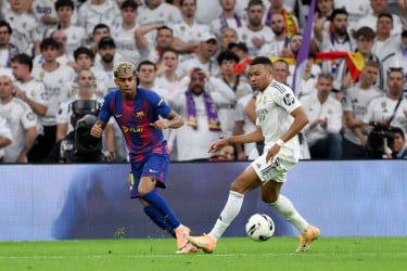 সুপার কোপা ফাইনালে মুখোমুখি বার্সা ও রিয়াল, কে এগিয়ে?