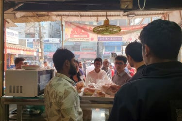 চাঁদপুরে পণ্য মোড়কজাত নিবন্ধন না থাকায় দুই প্রতিষ্ঠানকে জরিমানা