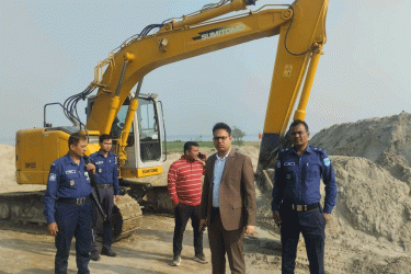 নারায়ণগঞ্জে অবৈধভাবে বালু মাটি উত্তোলনে জরিমানা