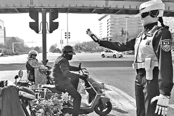 চীনের রাস্তায় ট্রাফিকের দায়িত্বে রোবট