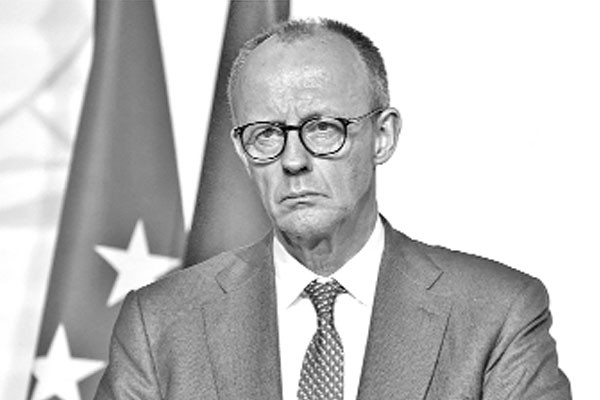 ইরানের শাসনব্যবস্থা কার্যত শেষের পথে