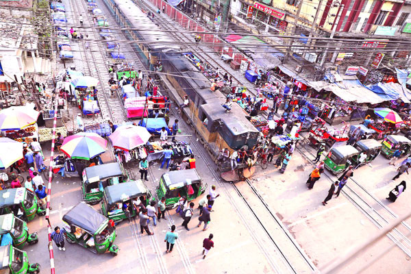 রেললাইনে মারণফাঁদ