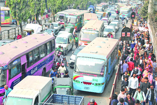 রাজধানীর বিভিন্ন স্থানে তীব্র যানজটের সৃষ্টি