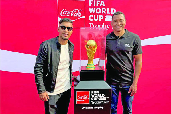 ট্রফি নিয়ে জামালের উচ্ছ্বাস